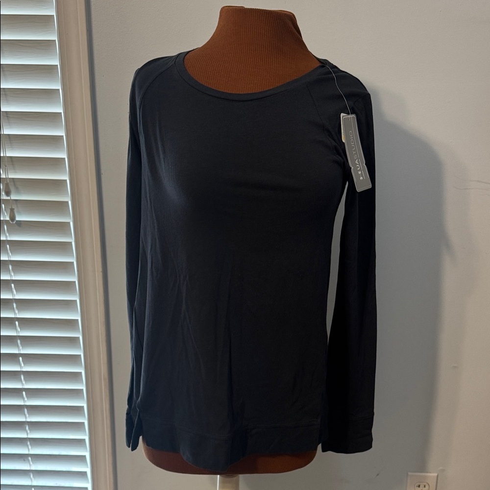 Under Armor Black Long Sleeve Top NWT Sz Small